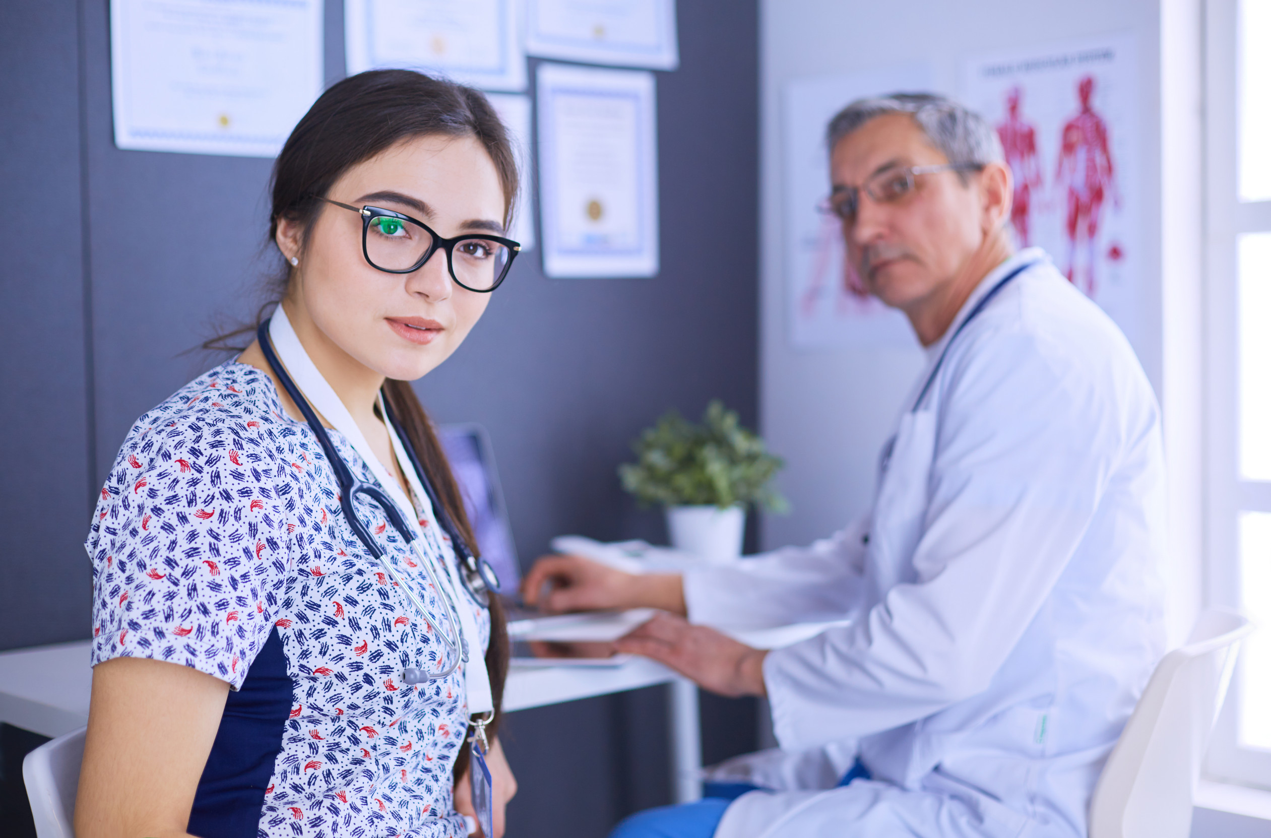 Networking com médicos: Estratégias práticas para expandir sua rede profissional na área da saúde