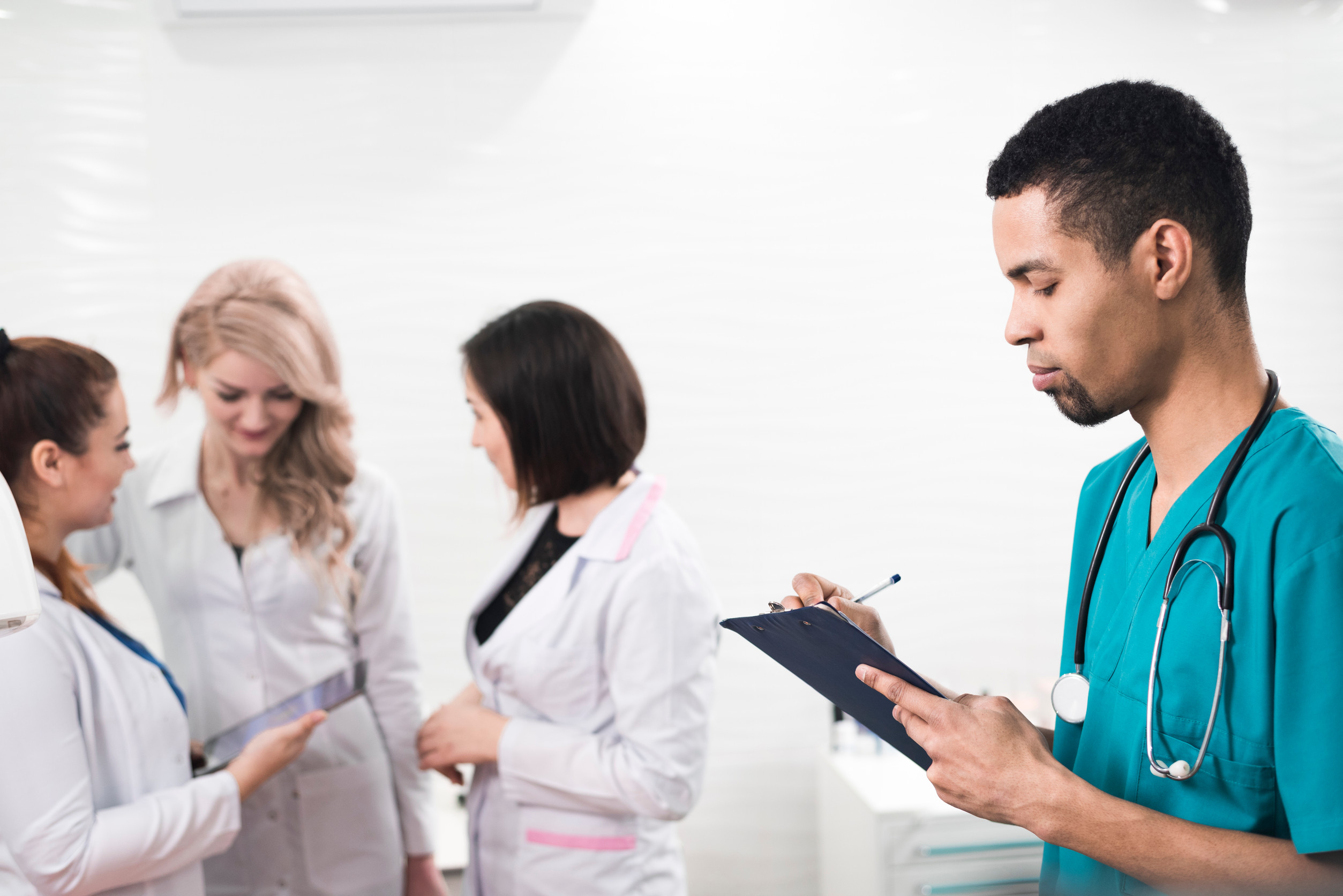 Gestão de estoques no consultório médico: 5 estratégias para reduzir custos e evitar desperdícios