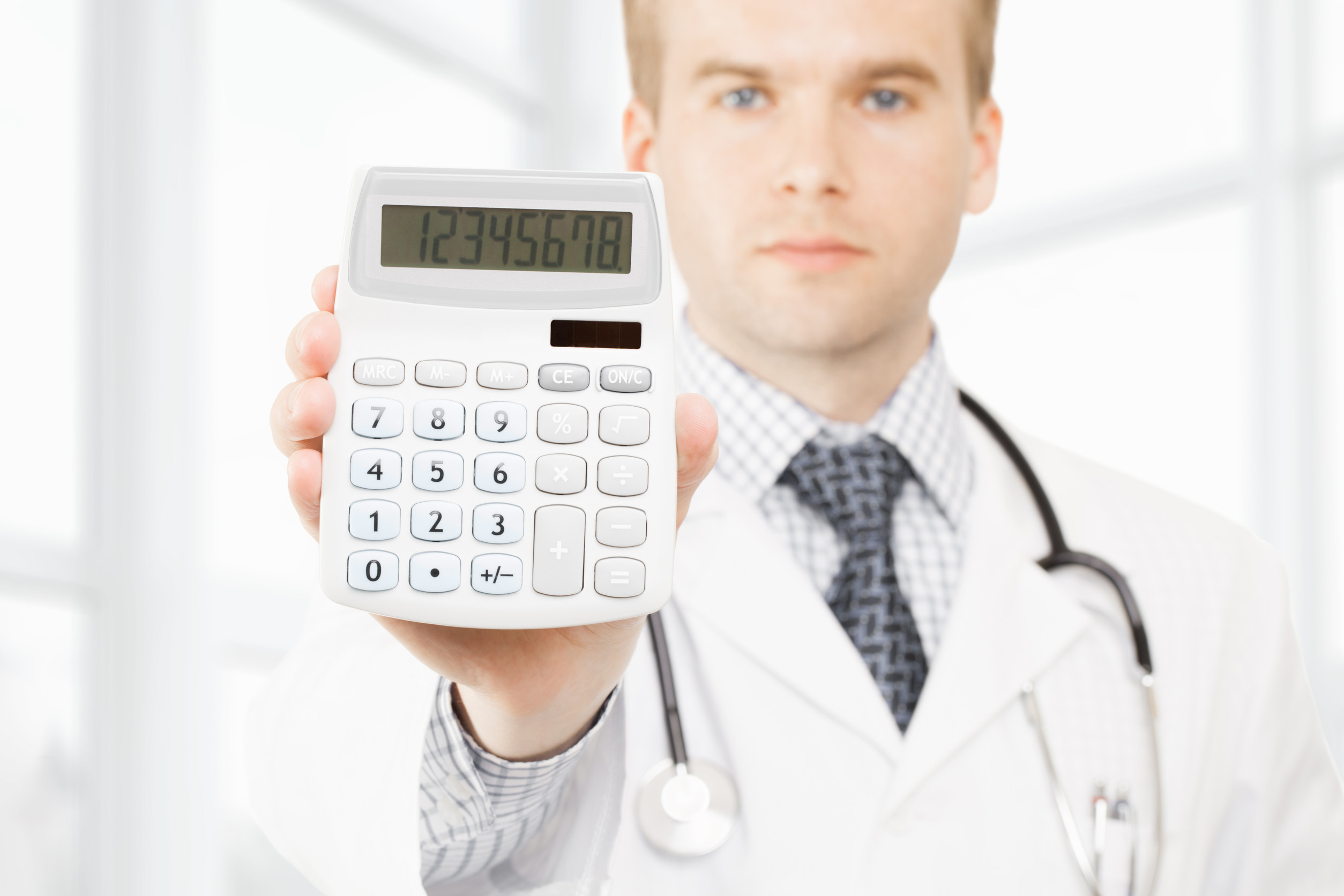 Gestão de despesas em clínica médica: 7 estratégias para aumentar a lucratividade em 2025
