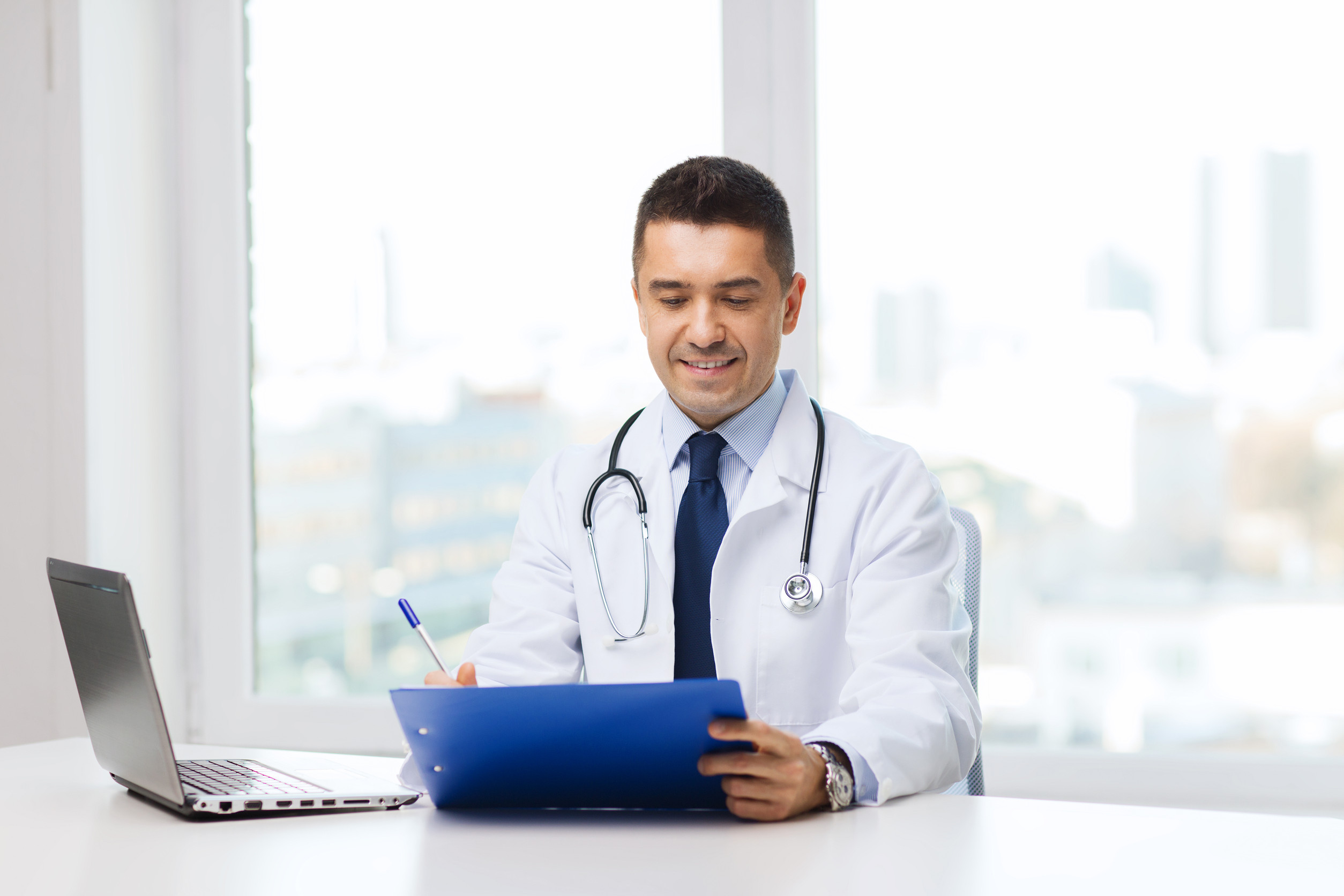 Posicionamento estratégico da clínica médica: como atrair mais pacientes e se destacar no mercado local