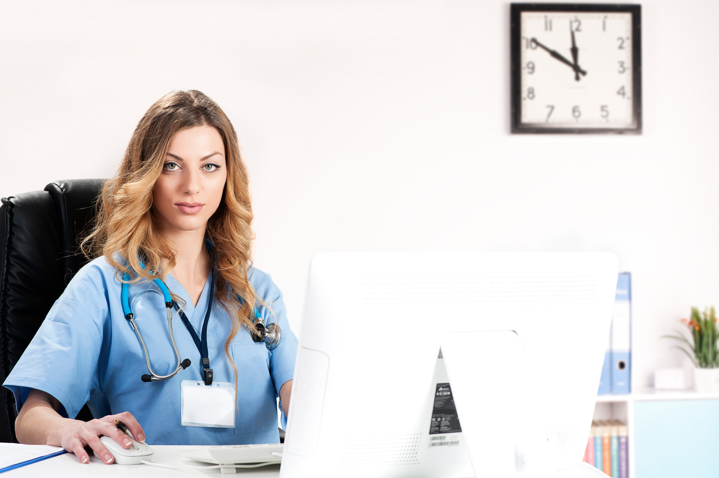 Telemedicina em consultório médico: Como integrar atendimentos online e presenciais na sua prática clínica
