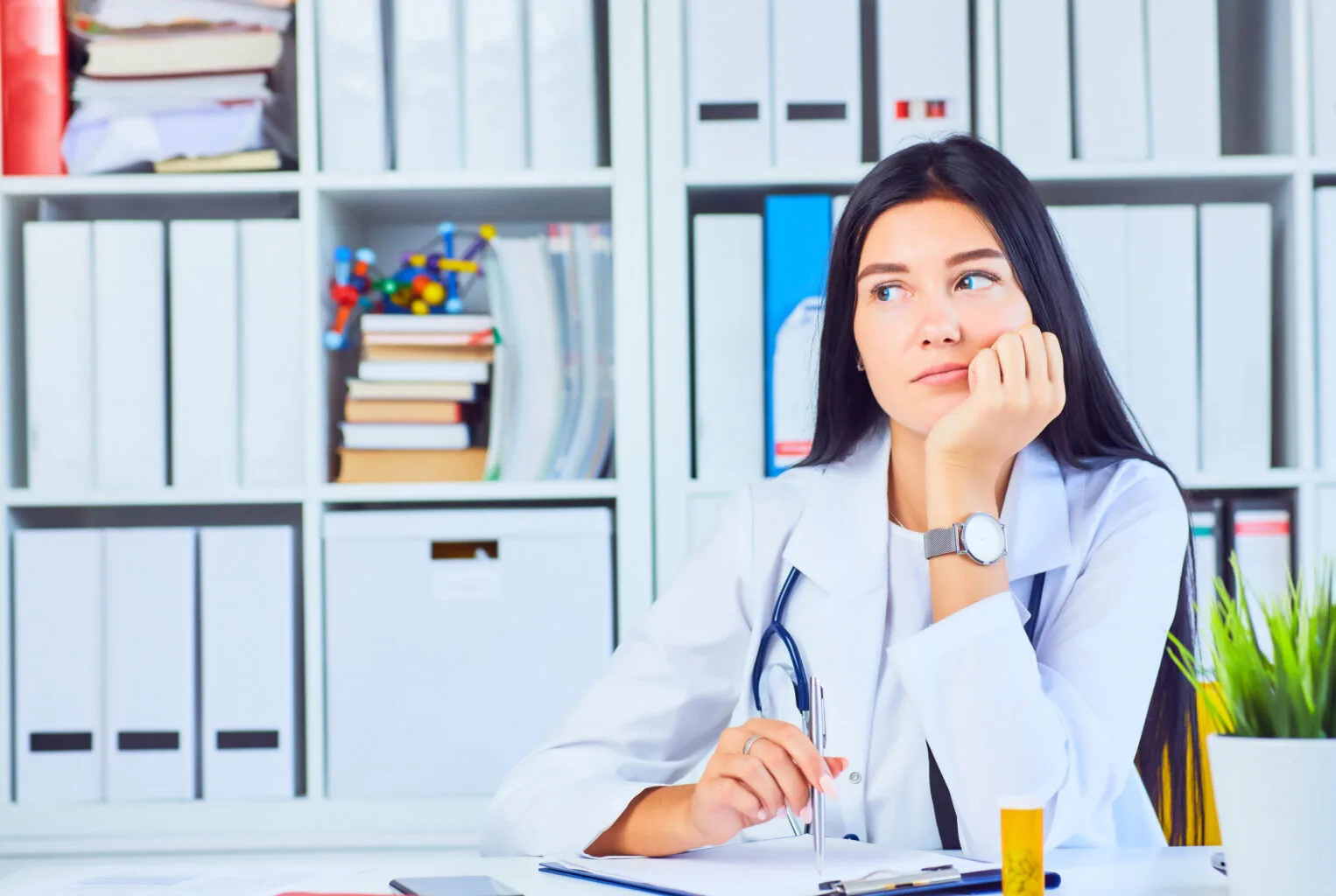 O que é absenteísmo em consultas médicas: causas, impactos e soluções para reduzir faltas