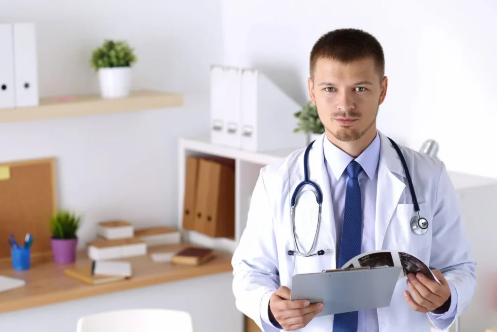 Como o absenteísmo dos pacientes gera prejuízos financeiros para clínicas e consultórios?